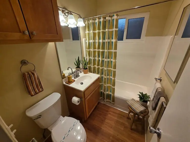 Bathroom decorated (virtually staged)